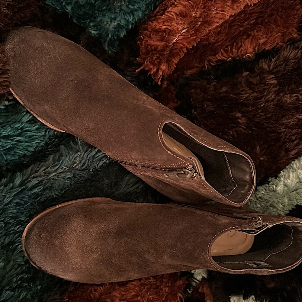 Clark Dark Brown Suede Booties Sz 8